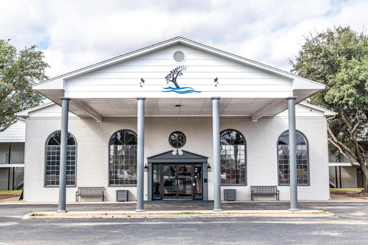 Lake View Inn غرانبوري المظهر الخارجي الصورة