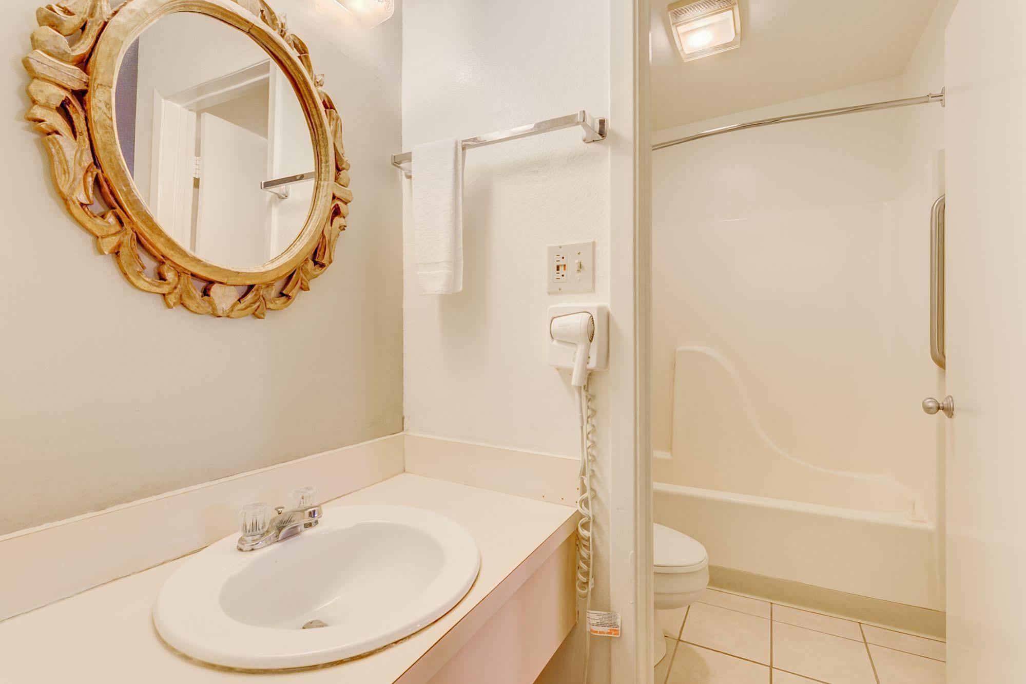 Lake View Inn غرانبوري المظهر الخارجي الصورة