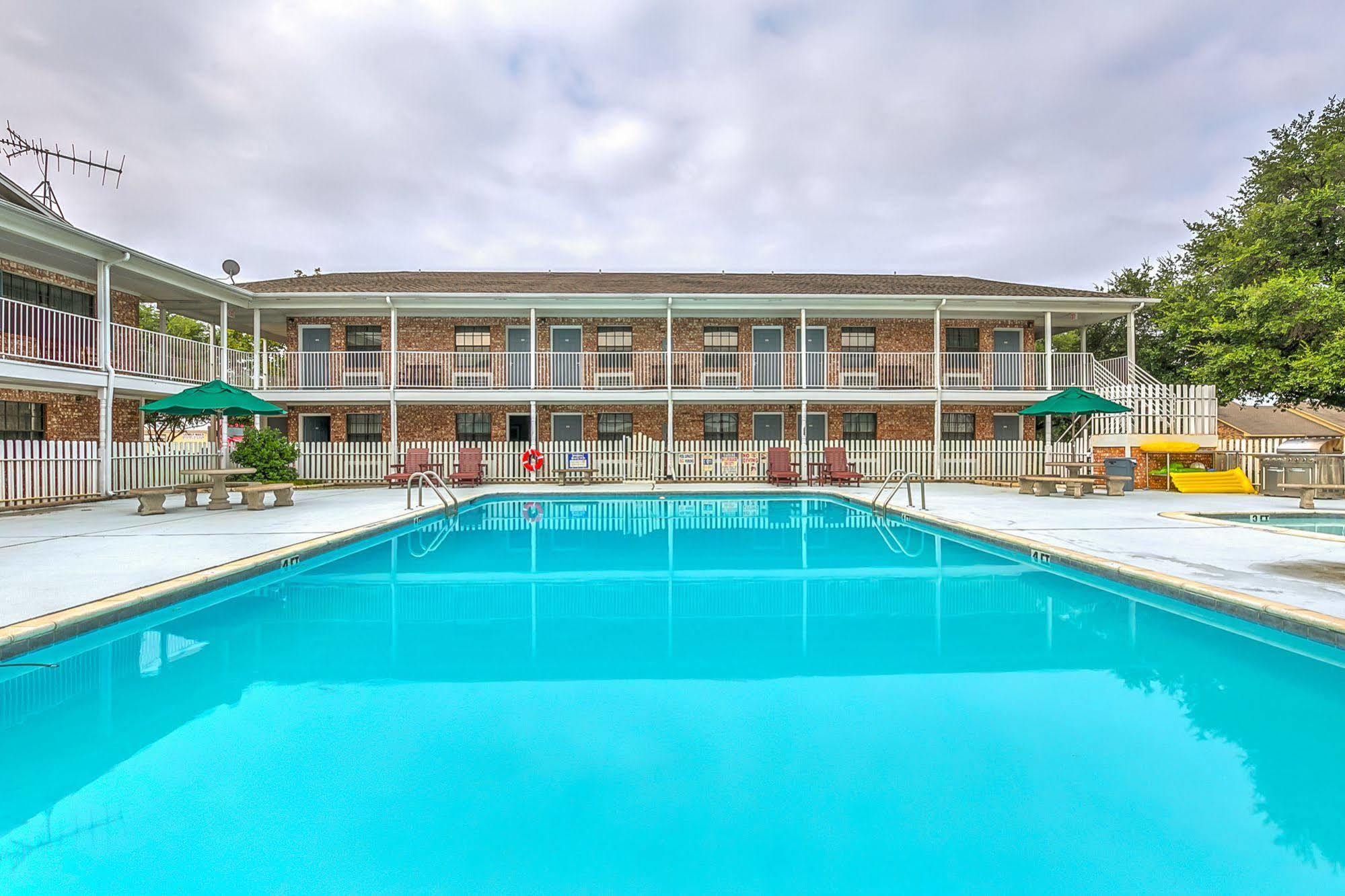 Lake View Inn غرانبوري المظهر الخارجي الصورة